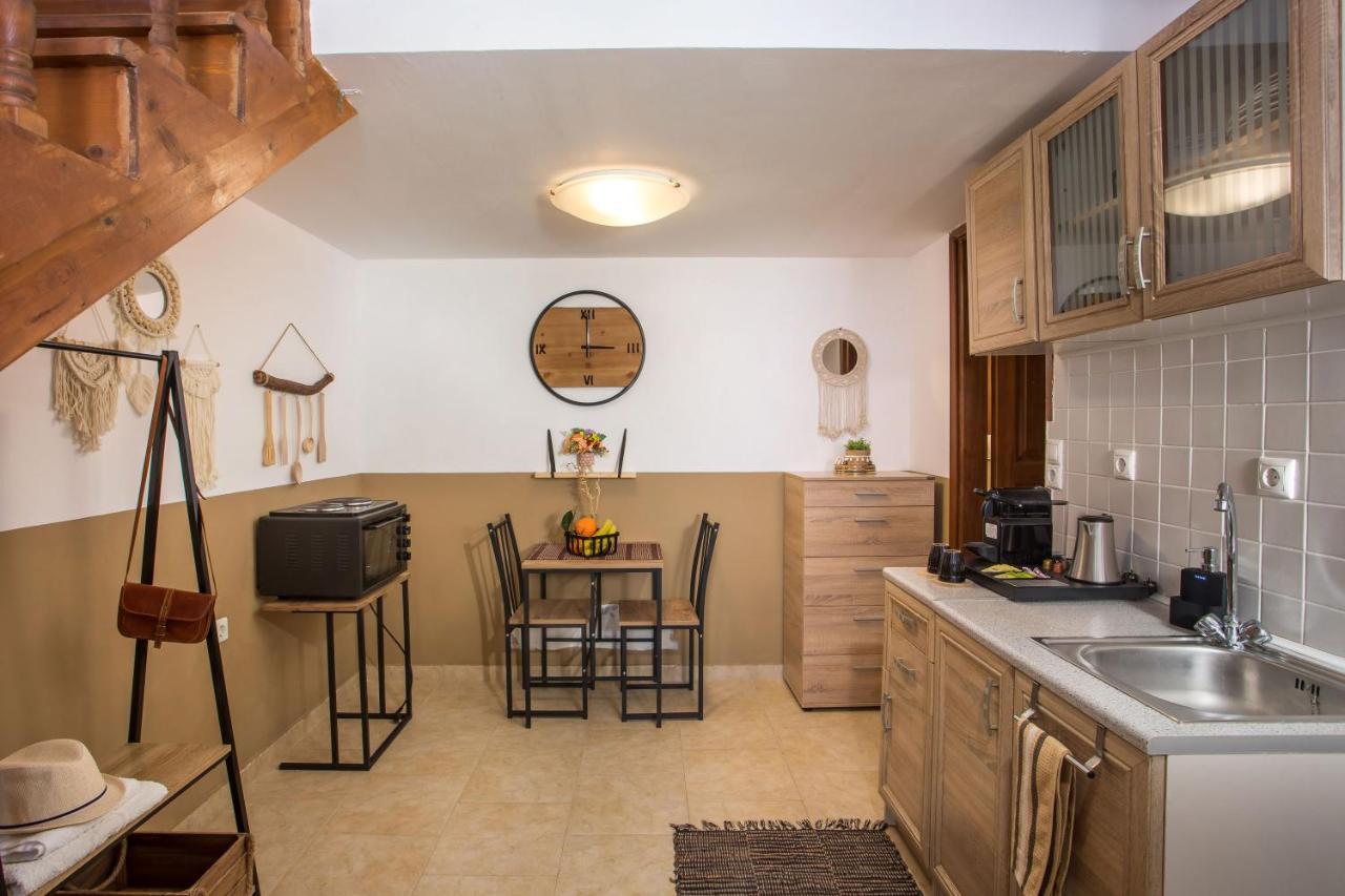 Annas Houses Chalki Town Екстер'єр фото
