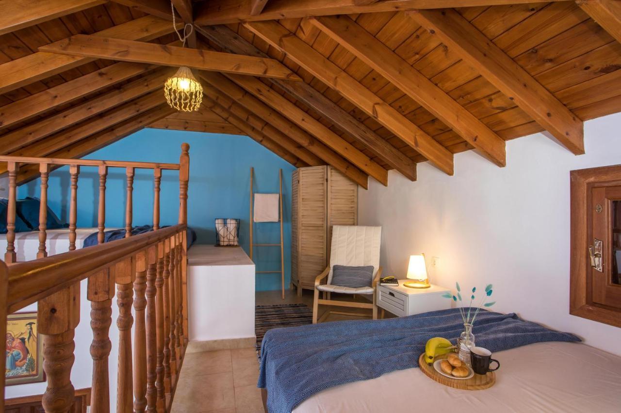 Annas Houses Chalki Town Екстер'єр фото